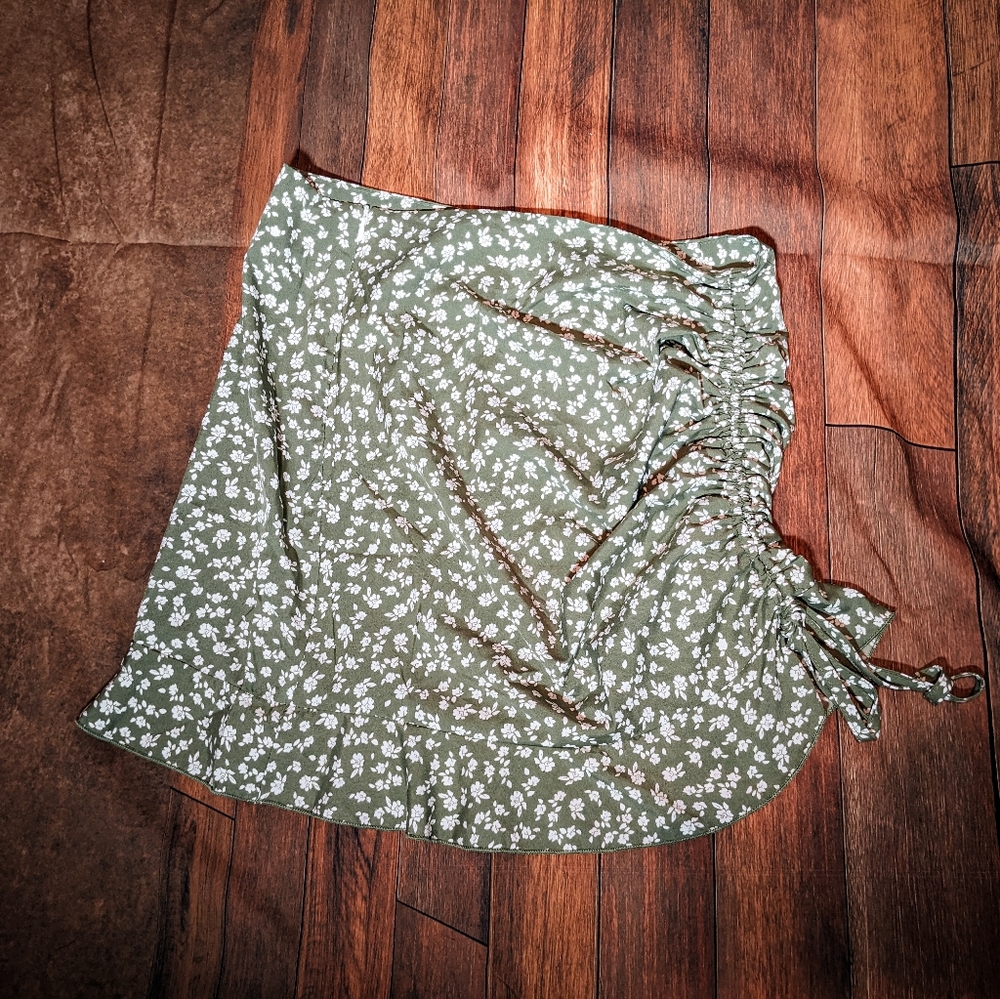Green floral ruched drawstring skirt